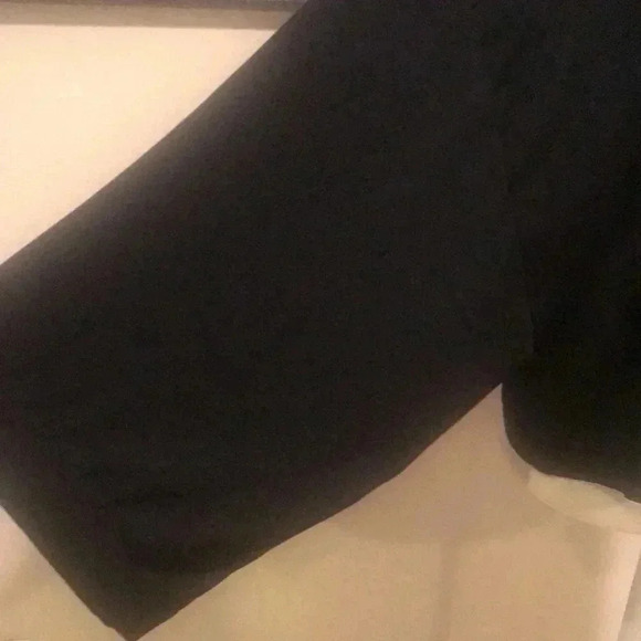 NWT T Tahari Button Front Cropped Oversized Top with Wide Sleeves-M - Picture 3 of 8